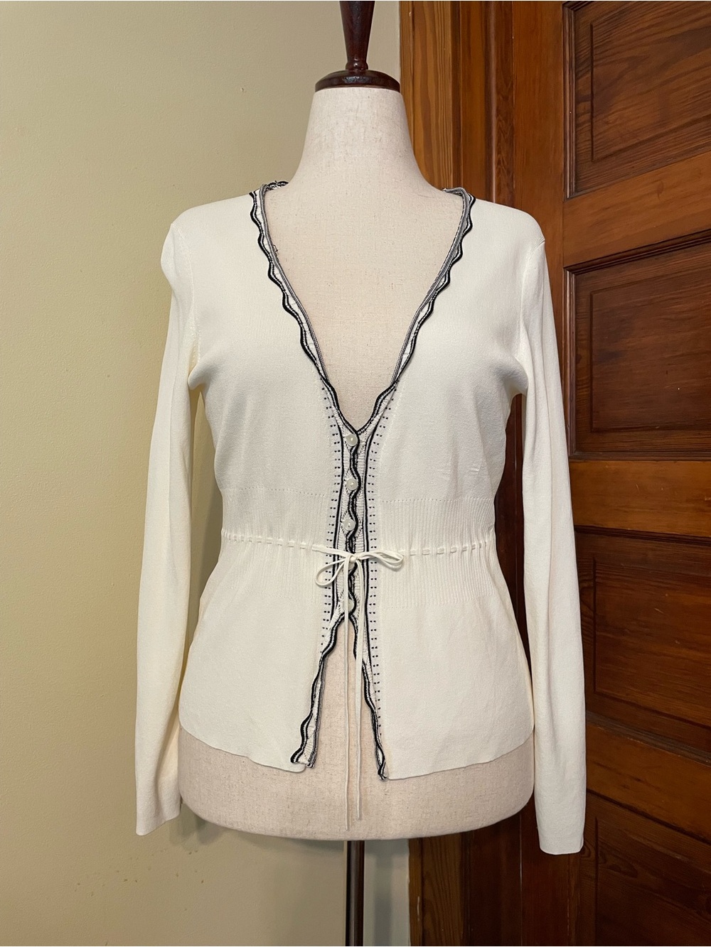 Ann Taylor White V-Neck Tie-Front Cardigan with Black Scalloped Trim